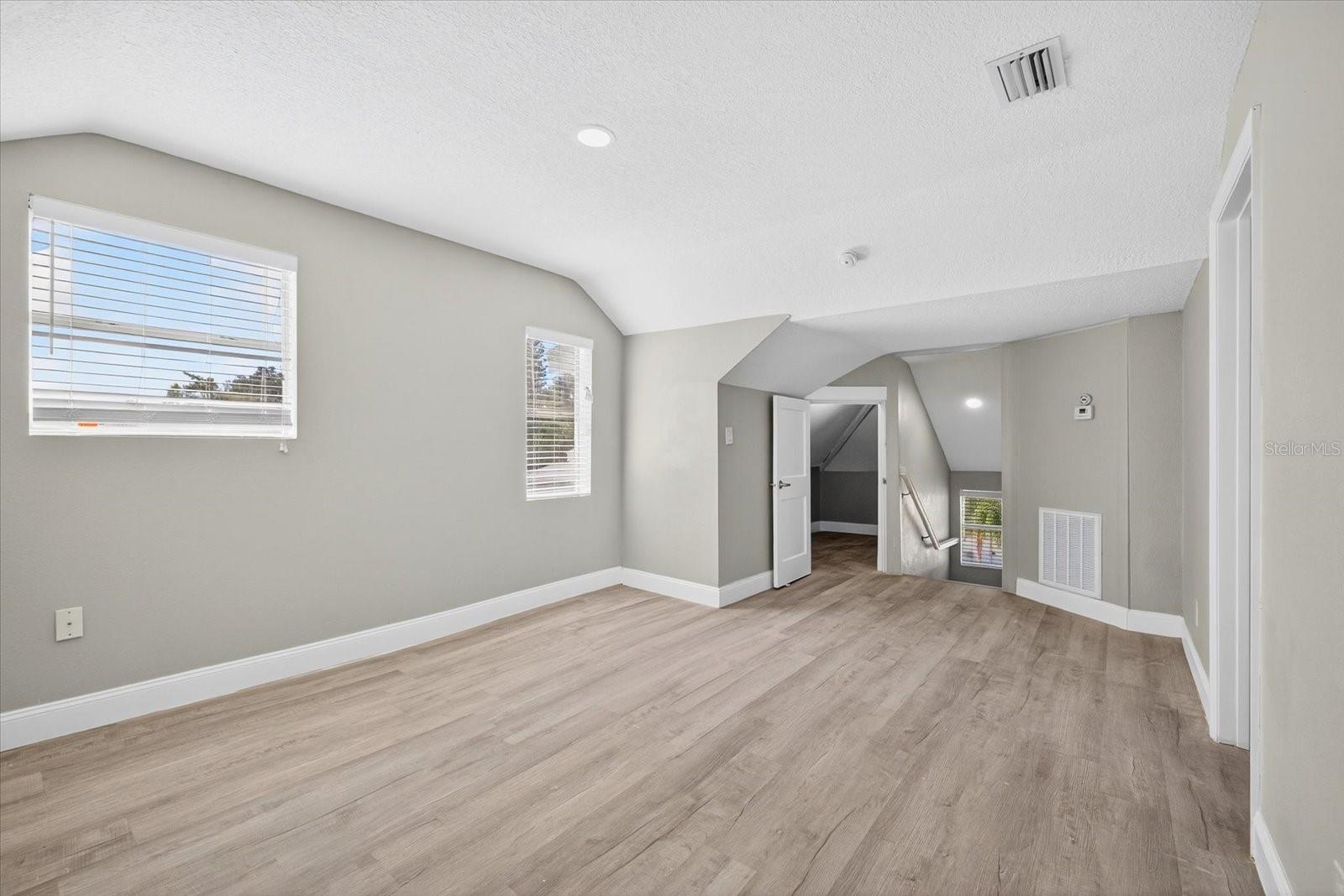 Image 19 of 34 For 1048 Lime Street