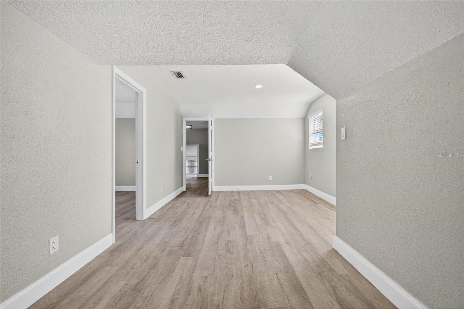 Image 32 of 34 For 1048 Lime Street