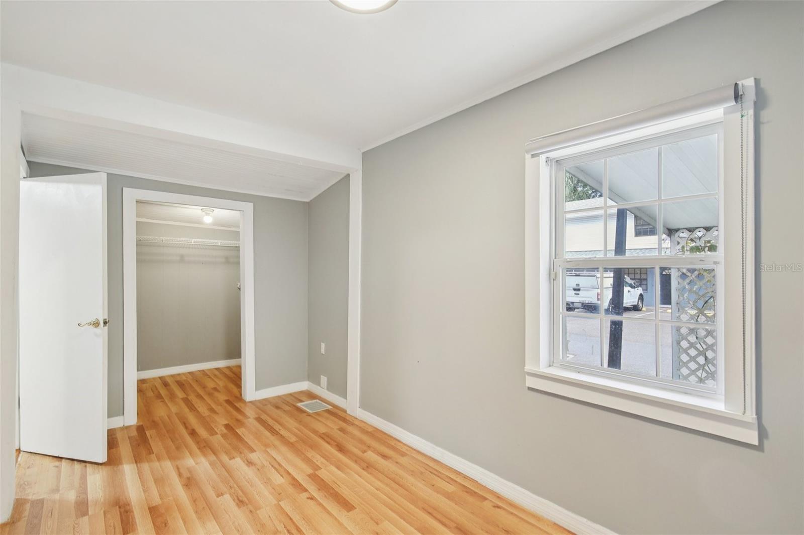 Image 12 of 53 For 924 Vistabula Street