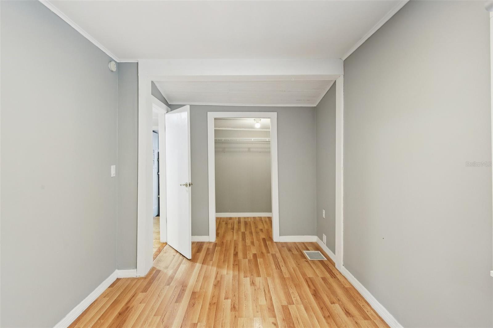 Image 13 of 53 For 924 Vistabula Street