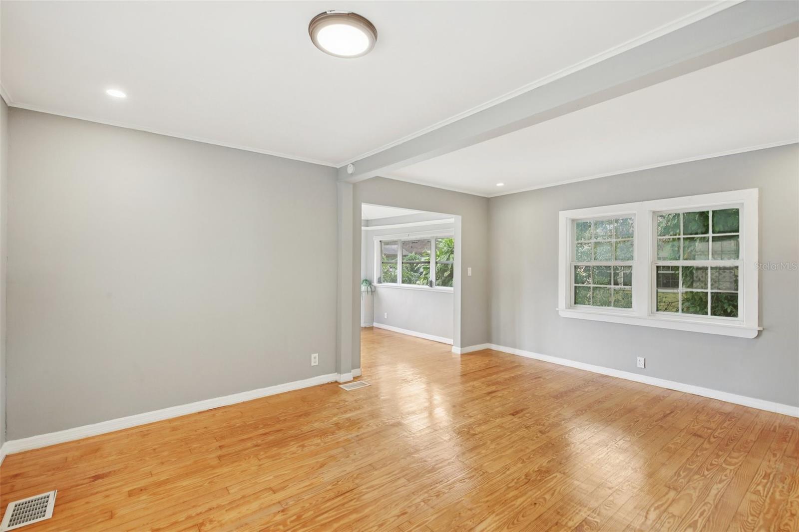 Image 16 of 53 For 924 Vistabula Street