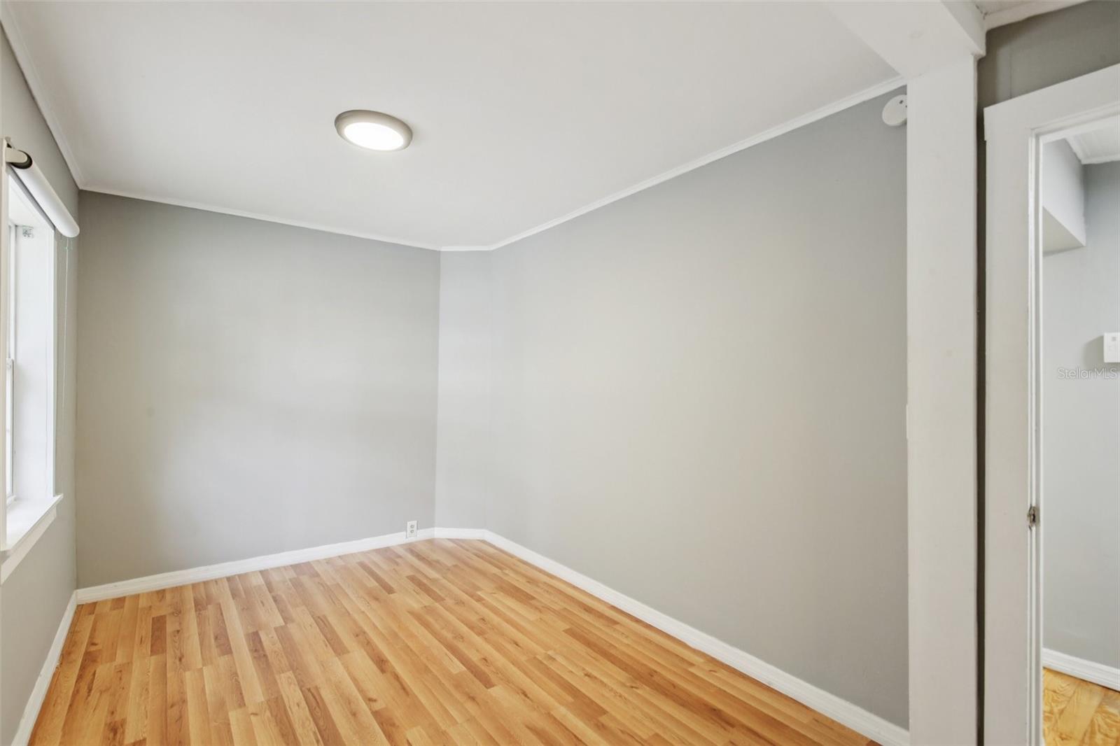 Image 17 of 53 For 924 Vistabula Street