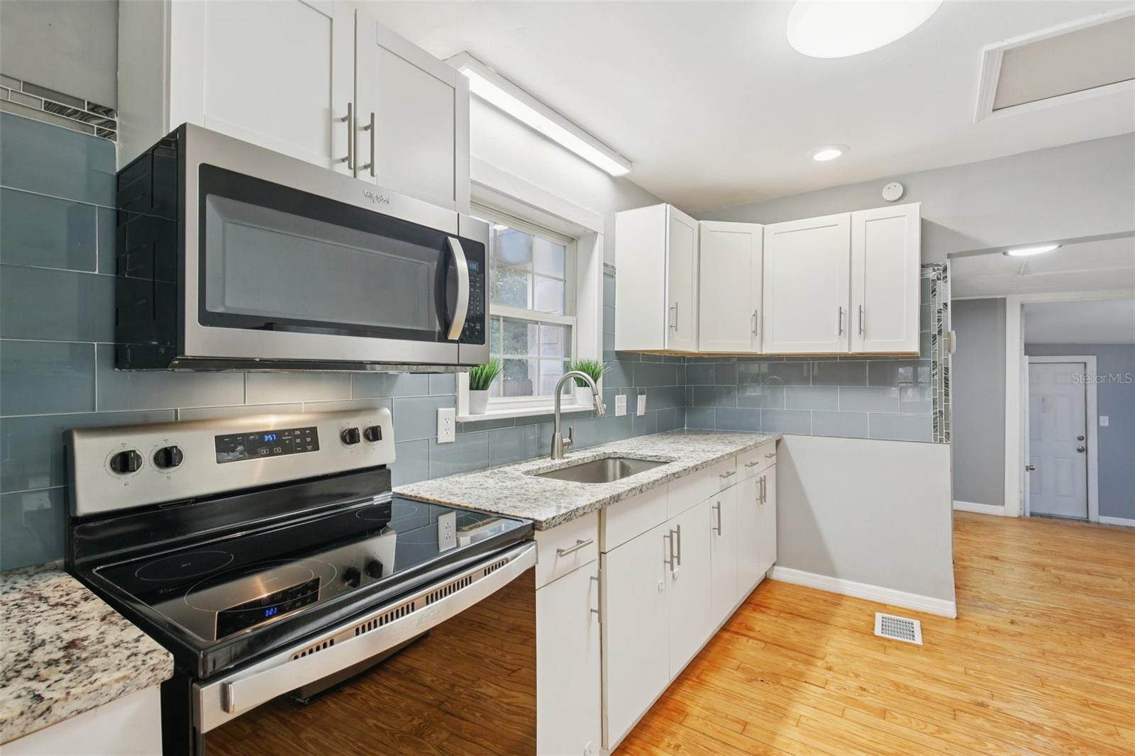 Image 18 of 53 For 924 Vistabula Street