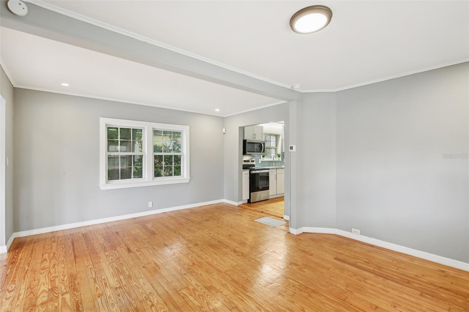 Image 21 of 53 For 924 Vistabula Street