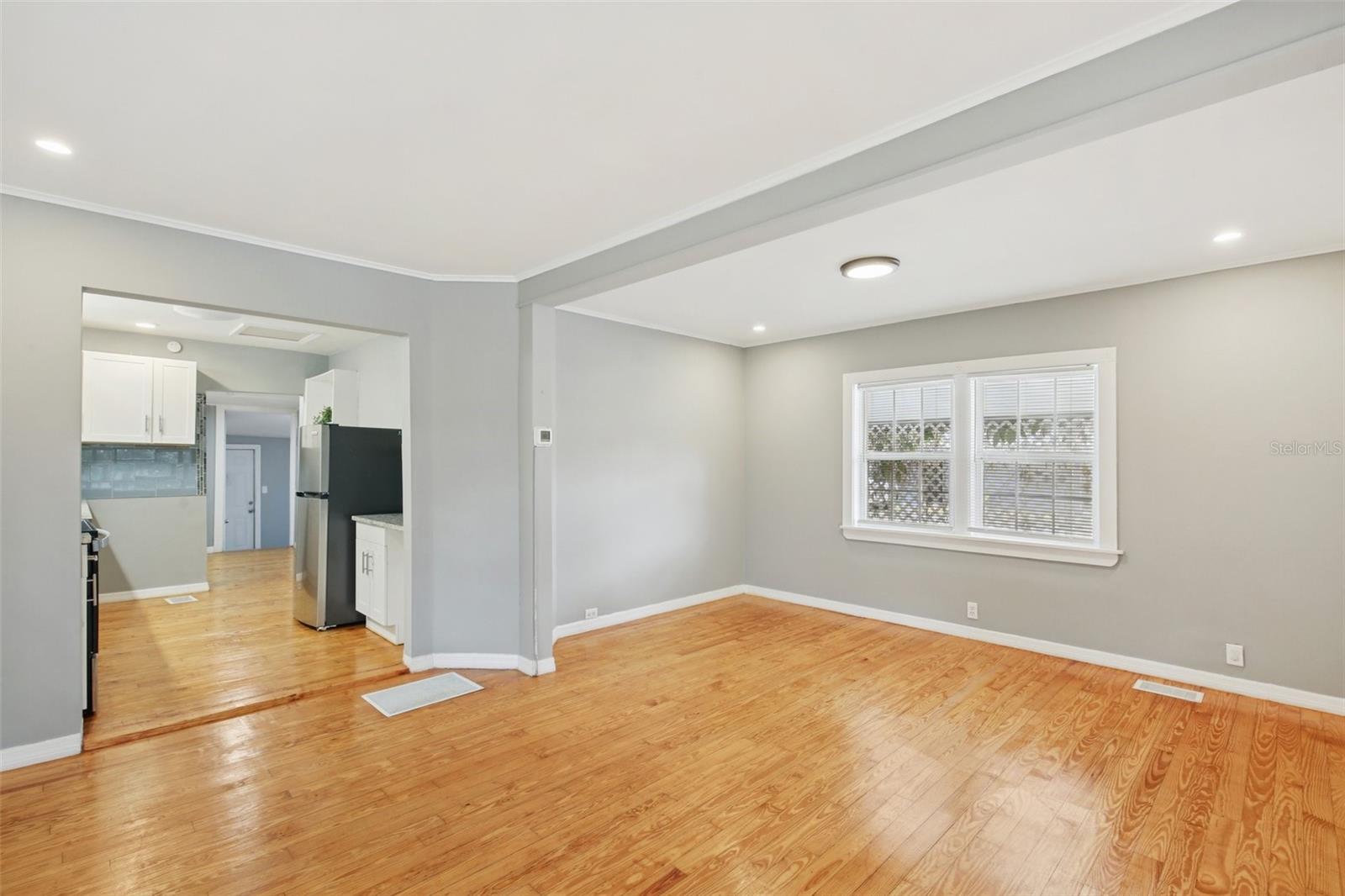 Image 23 of 53 For 924 Vistabula Street