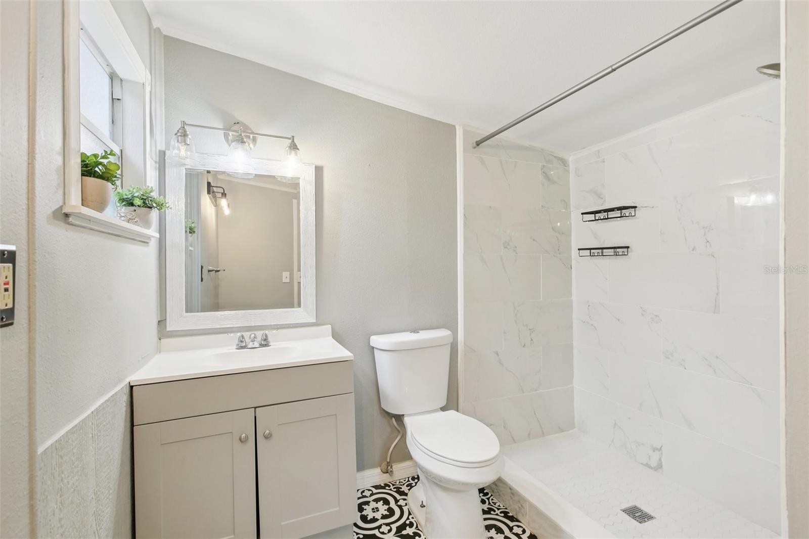 Image 28 of 53 For 924 Vistabula Street