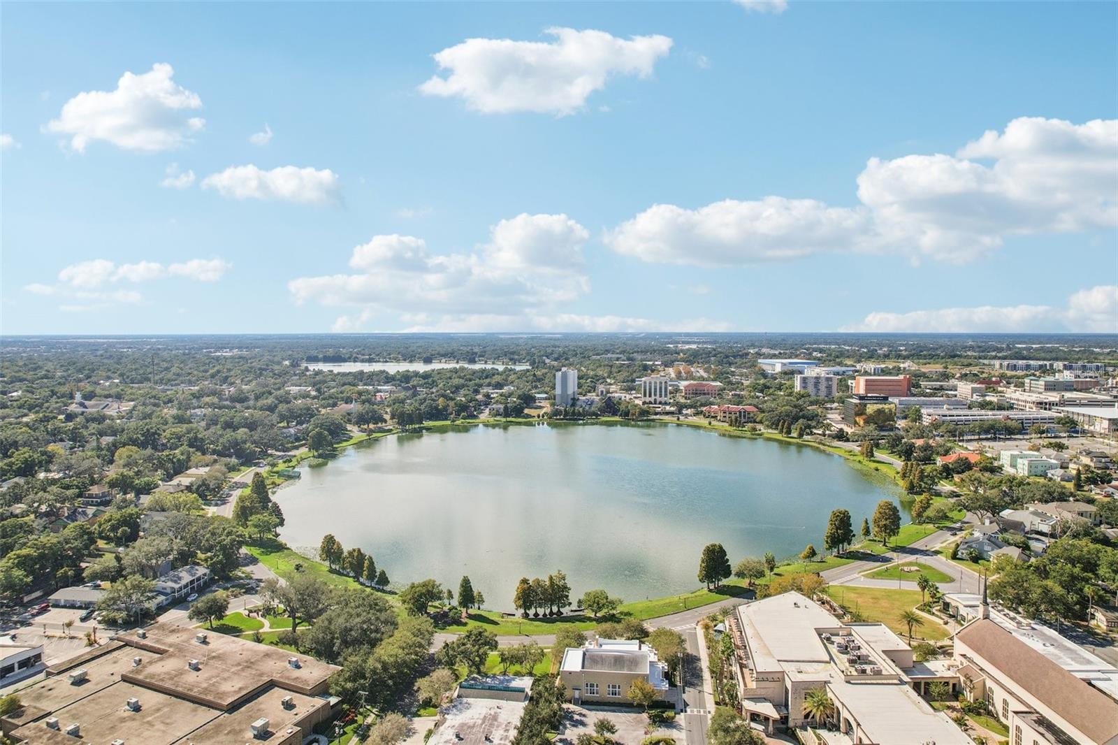 Image 3 of 53 For 924 Vistabula Street