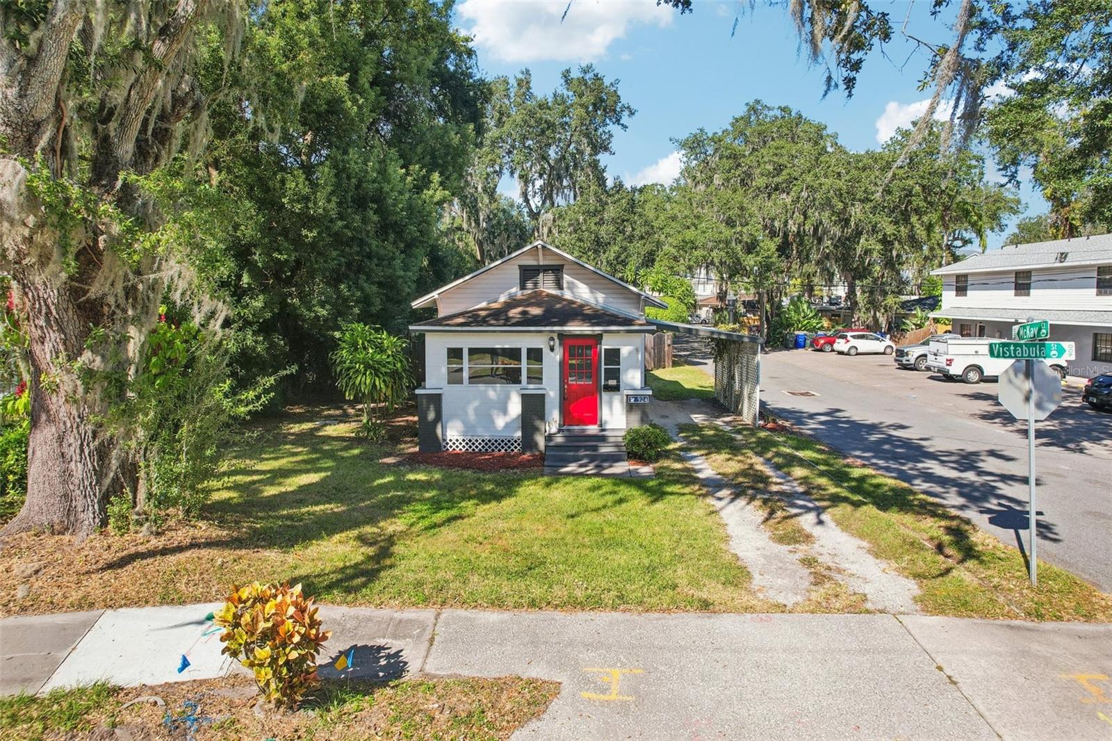 Image 42 of 53 For 924 Vistabula Street