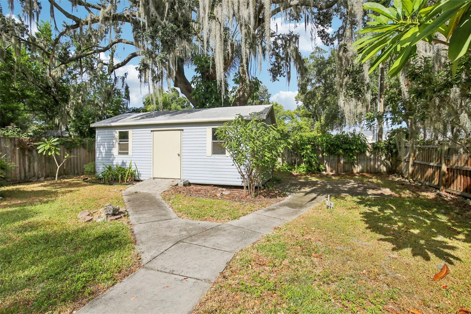 Image 46 of 53 For 924 Vistabula Street