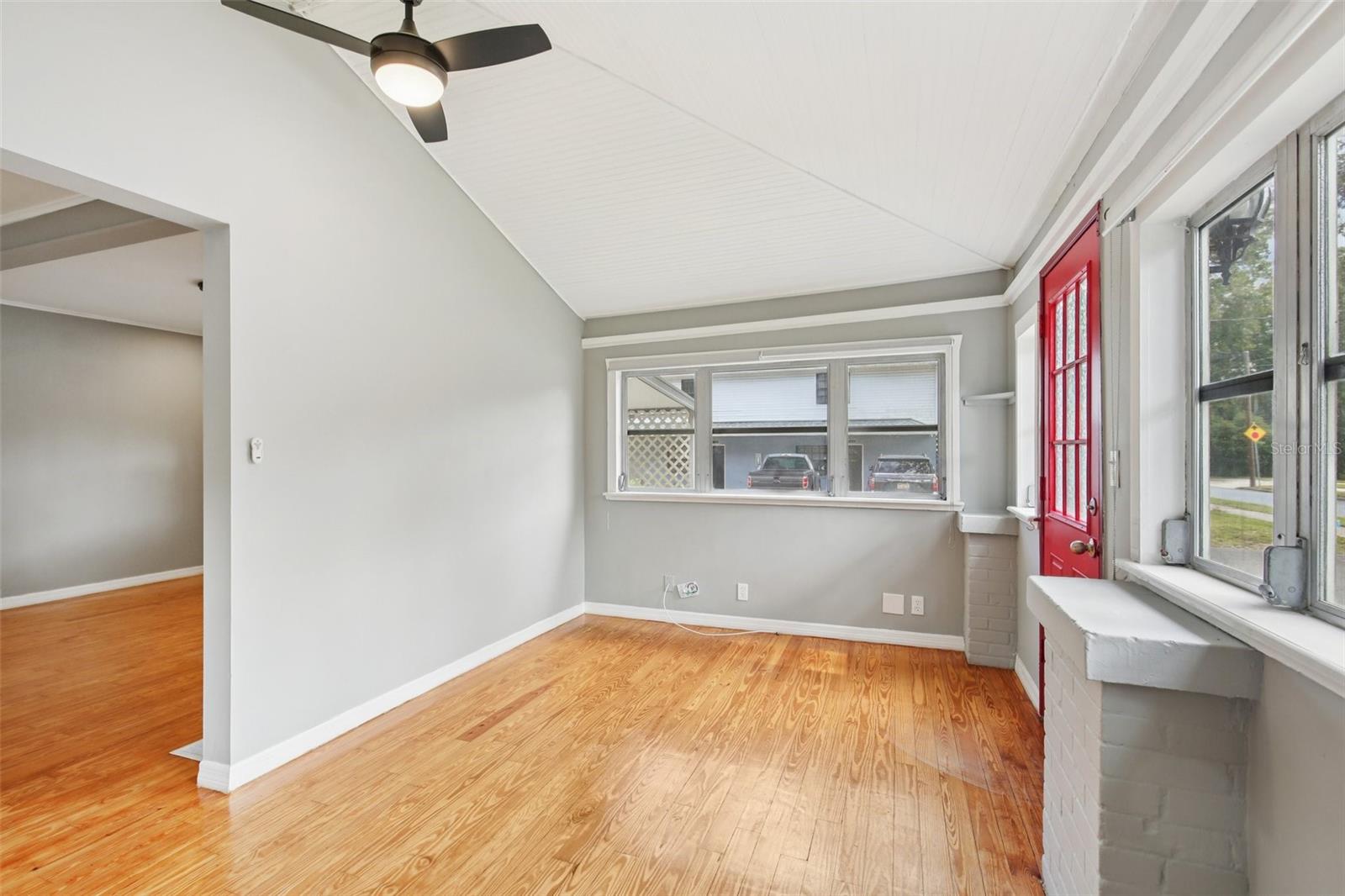 Image 8 of 53 For 924 Vistabula Street