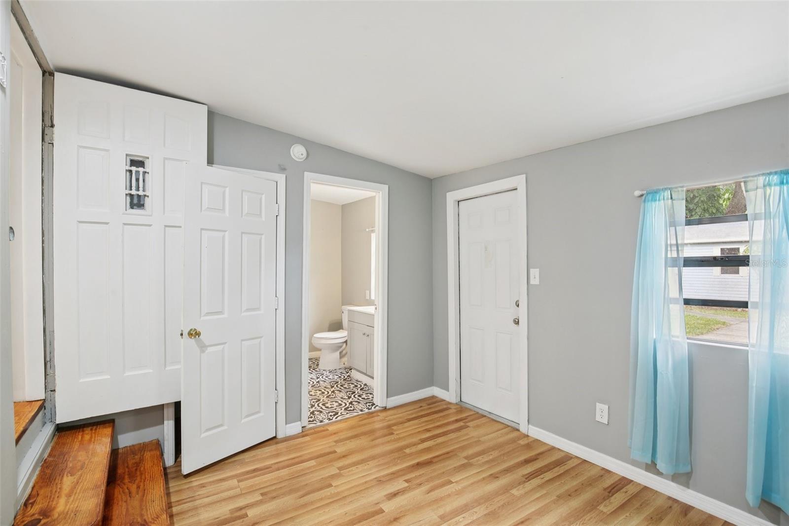 Image 9 of 53 For 924 Vistabula Street