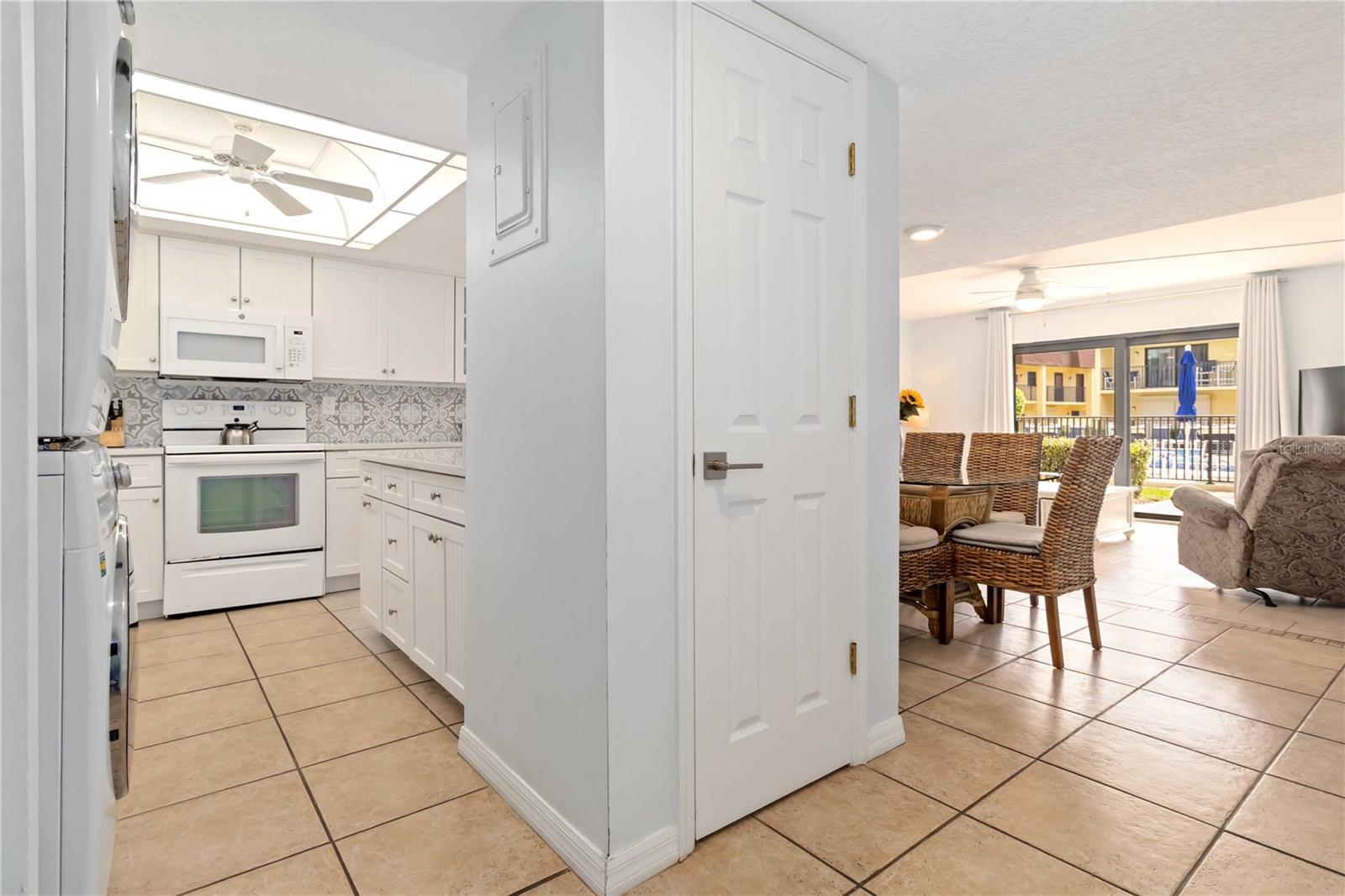 Image 11 of 30 For 5200 Ocean Beach Boulevard 114