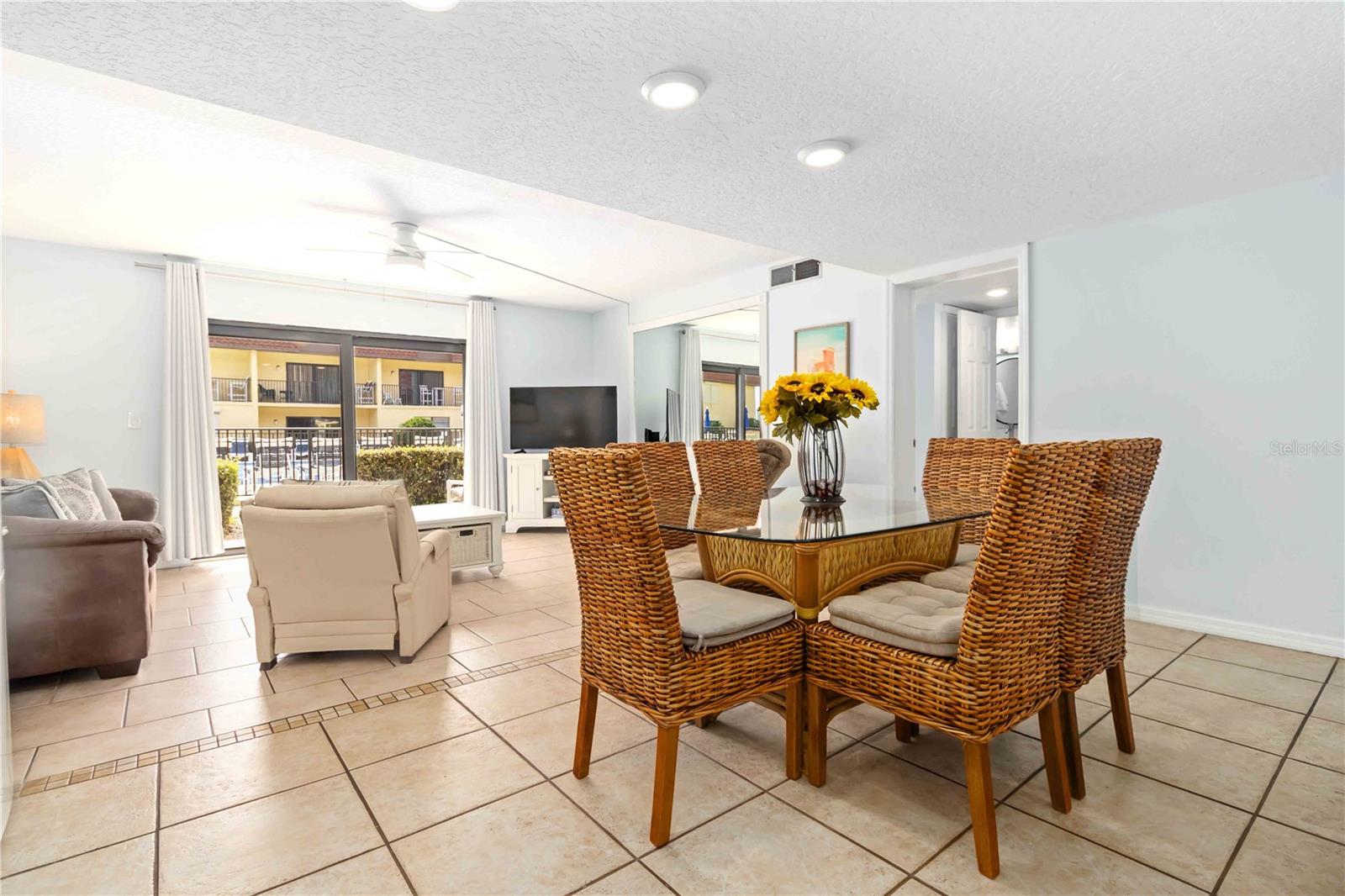 Image 5 of 30 For 5200 Ocean Beach Boulevard 114