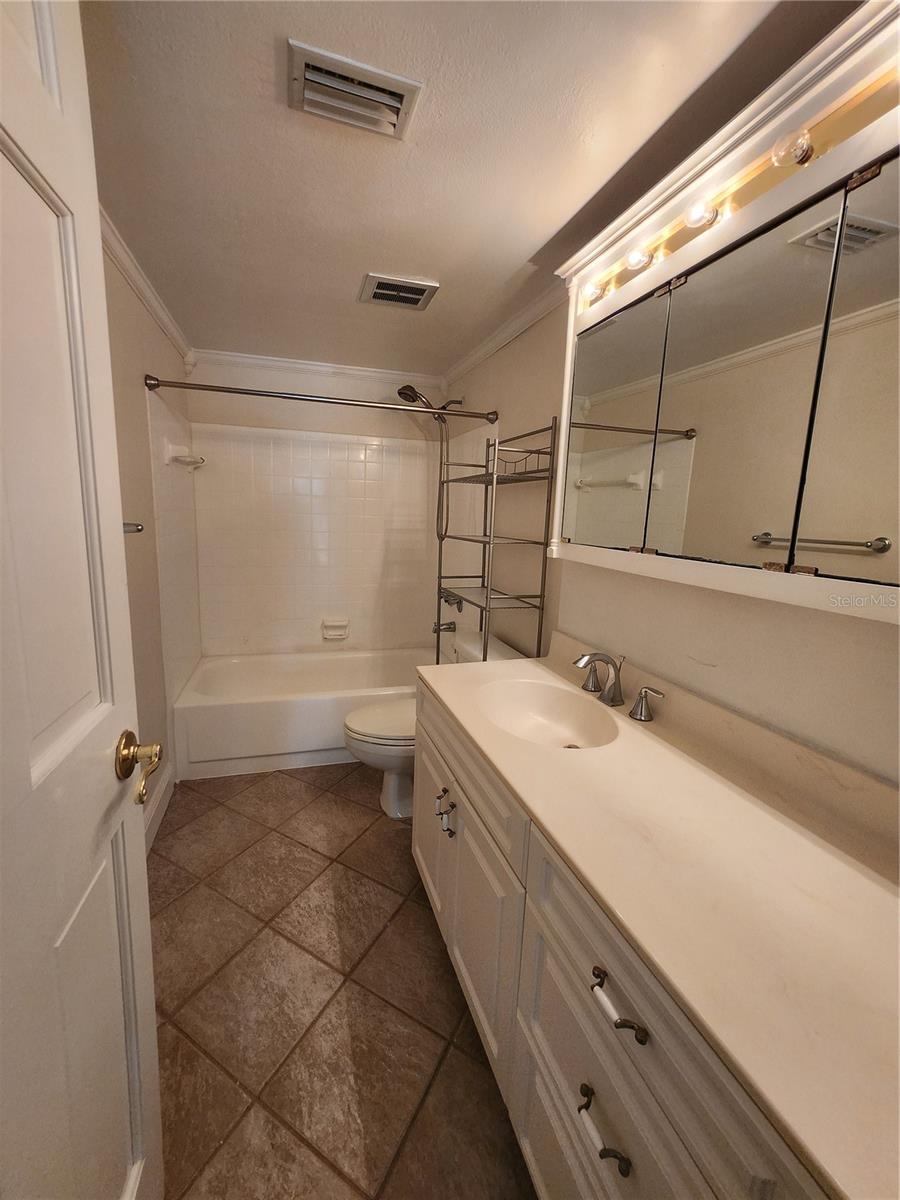 Image 14 of 15 For 3325 Bayshore Boulevard A23