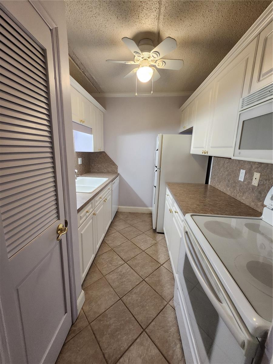 Image 4 of 15 For 3325 Bayshore Boulevard A23