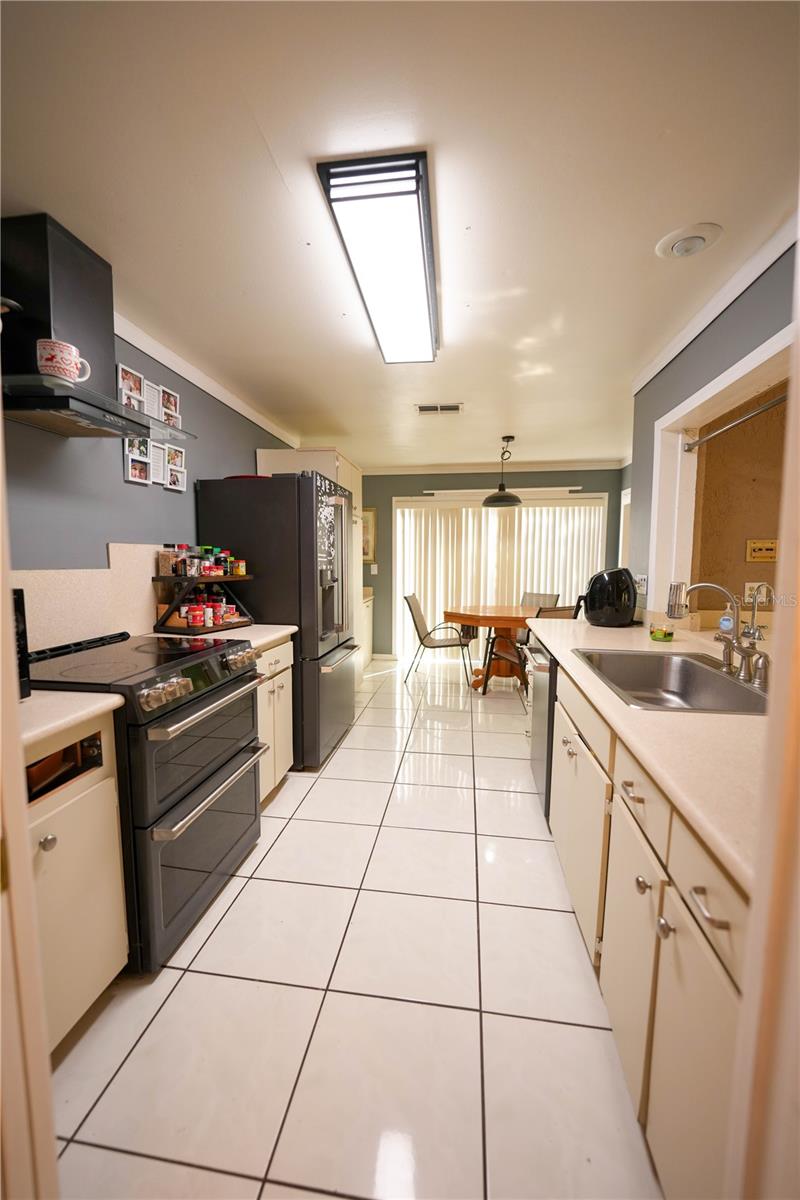 Image 14 of 37 For 13572 Avista Drive