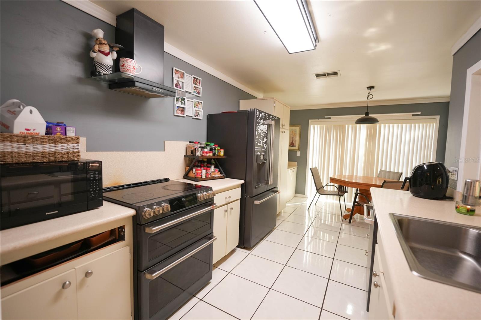 Image 15 of 37 For 13572 Avista Drive