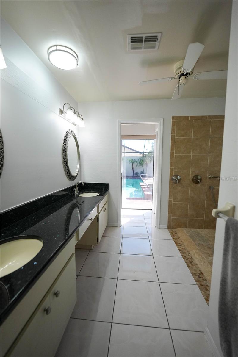 Image 18 of 37 For 13572 Avista Drive