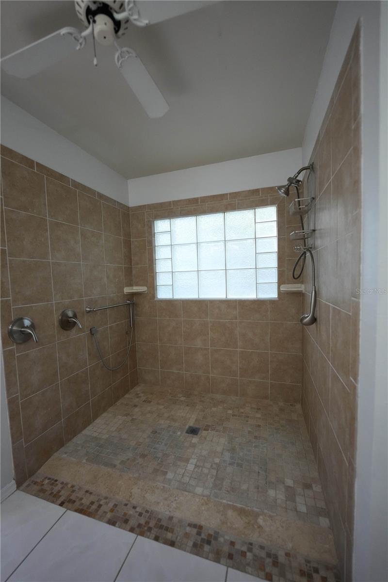 Image 19 of 37 For 13572 Avista Drive