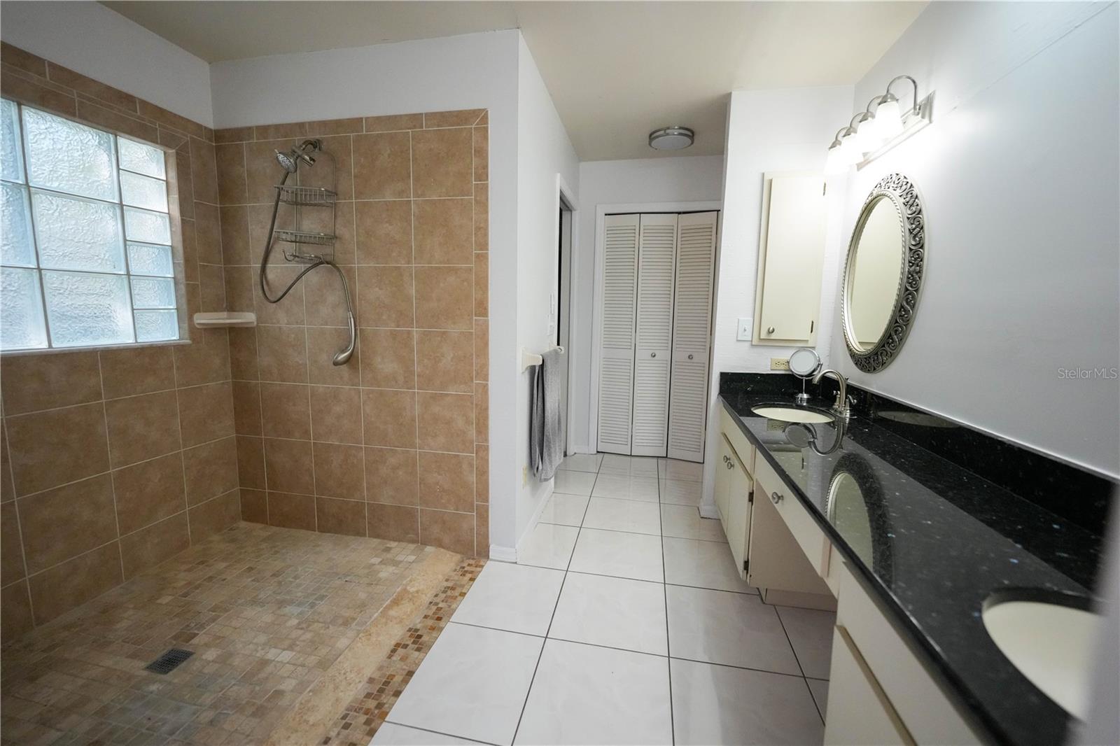 Image 20 of 37 For 13572 Avista Drive