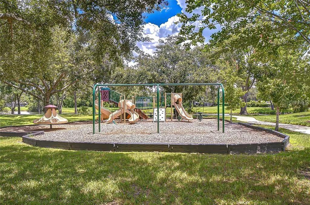 Image 30 of 37 For 13572 Avista Drive