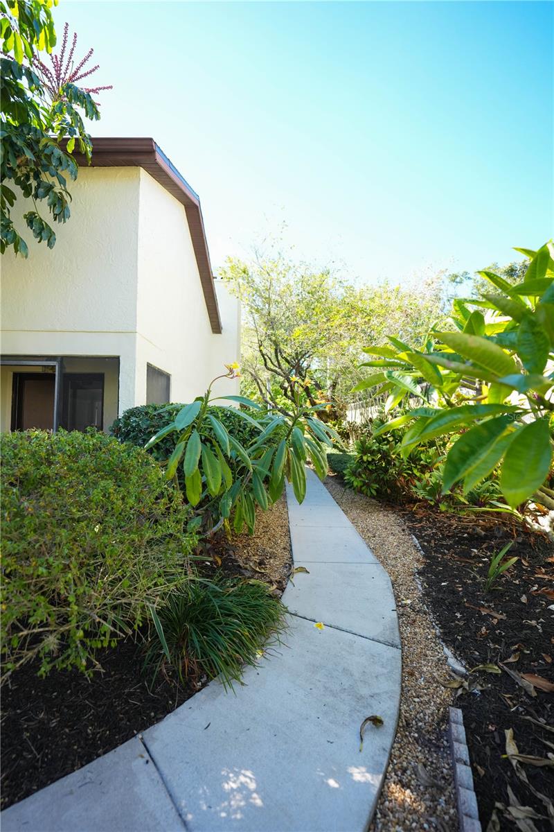 Image 5 of 37 For 13572 Avista Drive