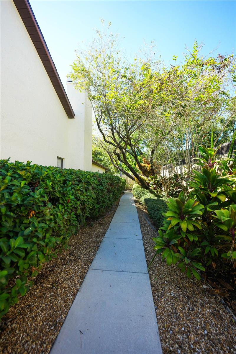 Image 6 of 37 For 13572 Avista Drive