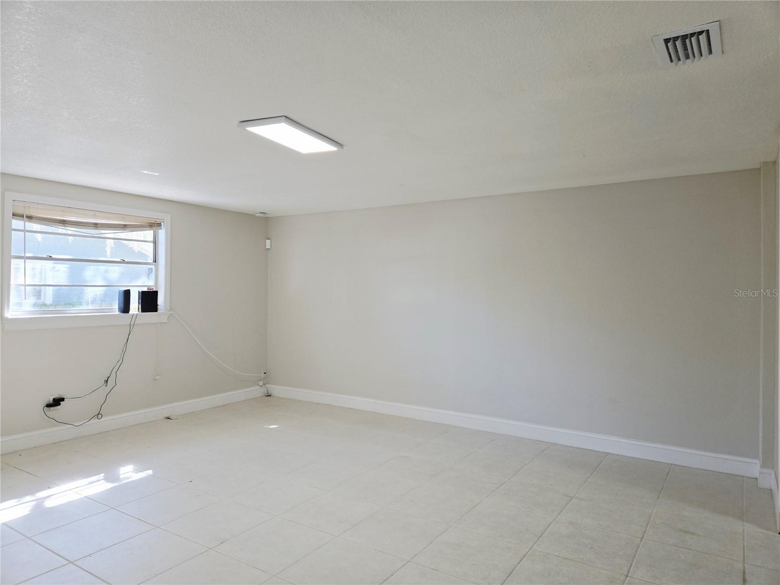 Listing photo id 7 for 8204 13th Street