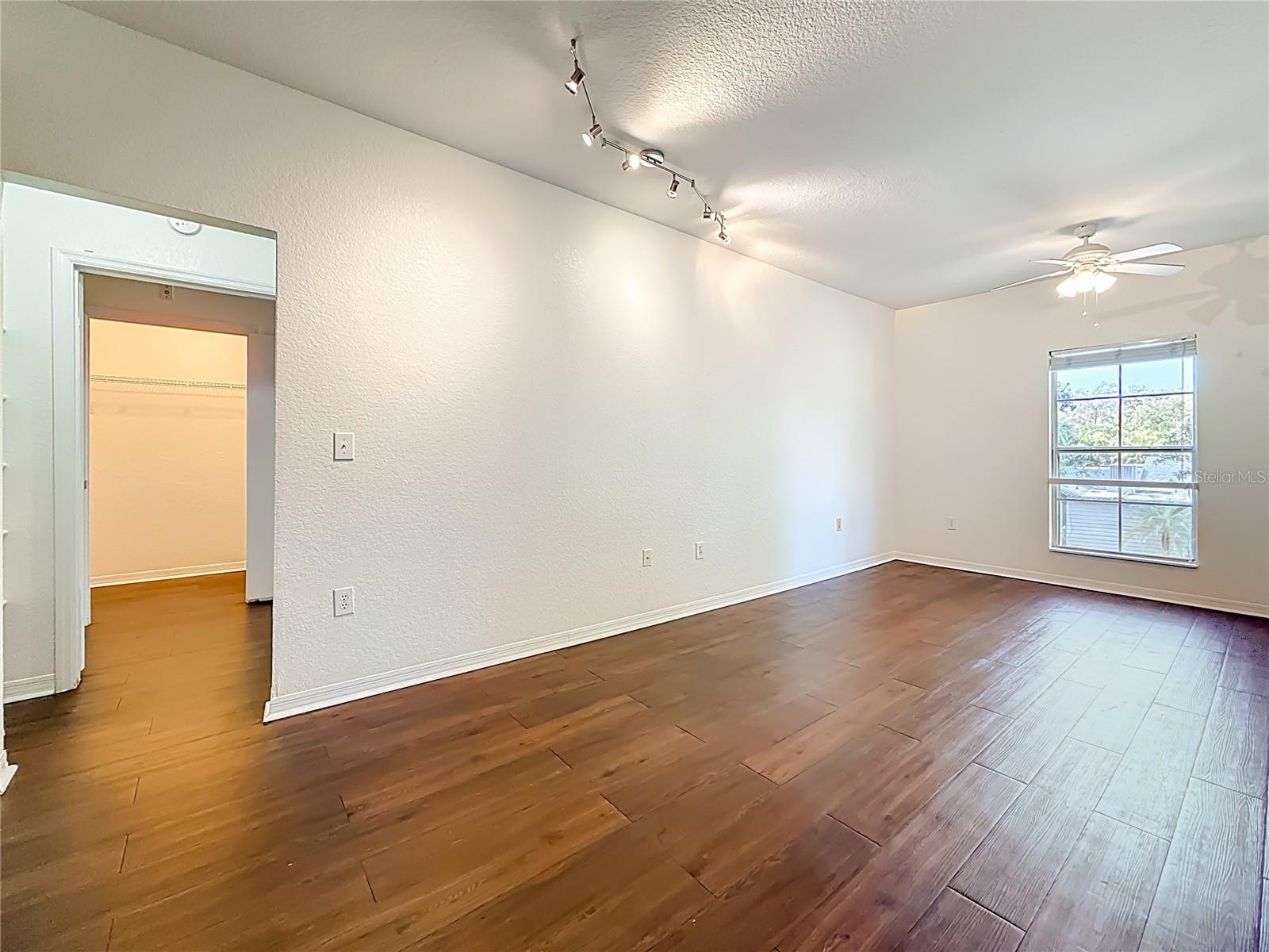 Image 11 of 31 For 402 Armenia Avenue 128