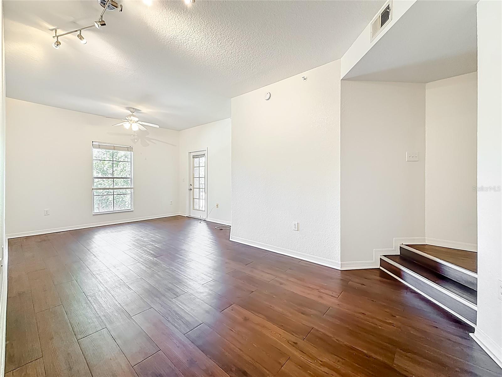 Image 12 of 31 For 402 Armenia Avenue 128