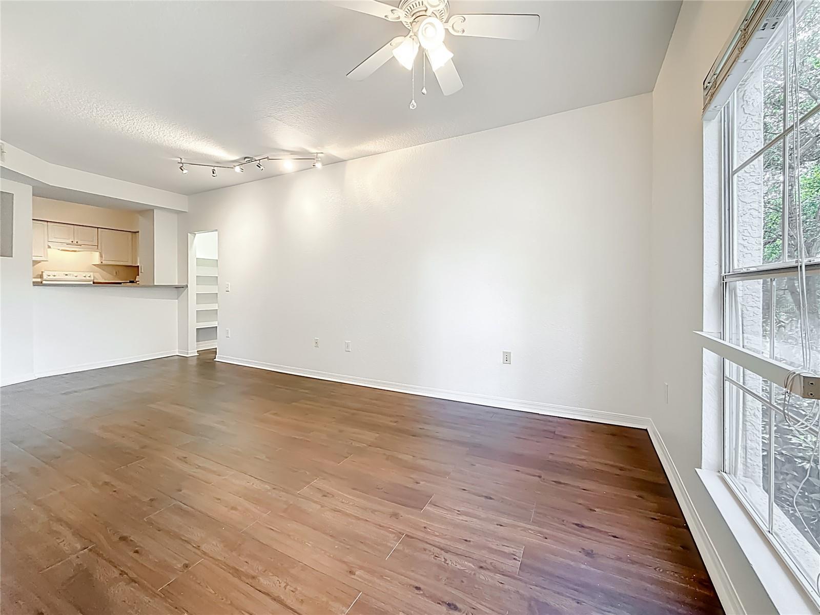 Image 13 of 31 For 402 Armenia Avenue 128