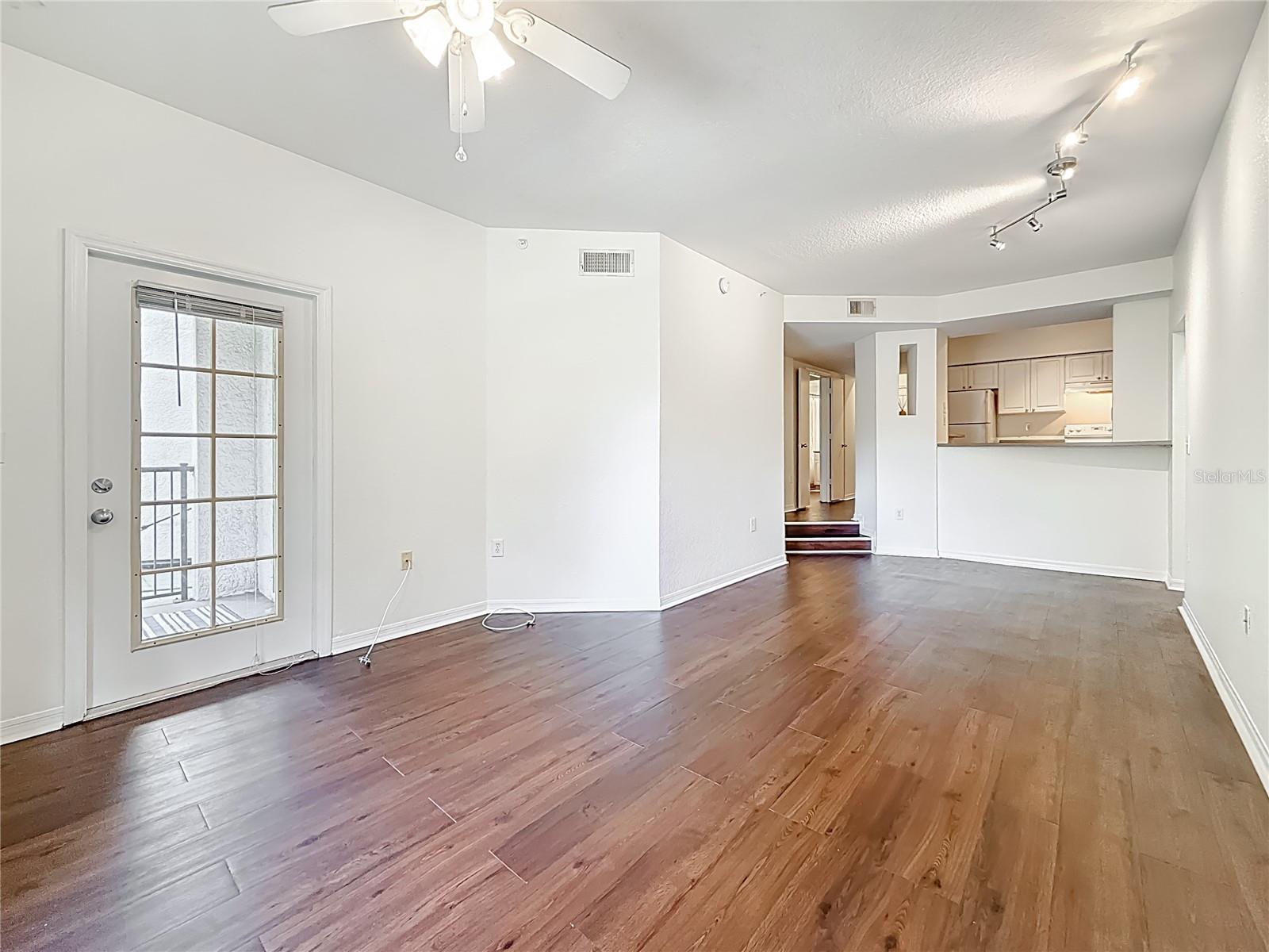 Image 14 of 31 For 402 Armenia Avenue 128