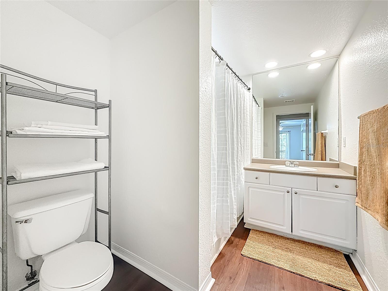 Image 24 of 31 For 402 Armenia Avenue 128