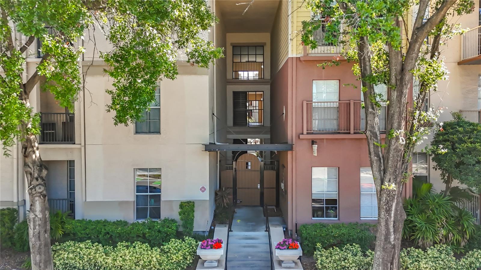 Image 3 of 31 For 402 Armenia Avenue 128