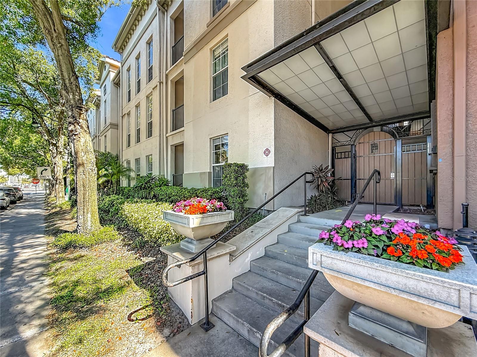 Image 4 of 31 For 402 Armenia Avenue 128