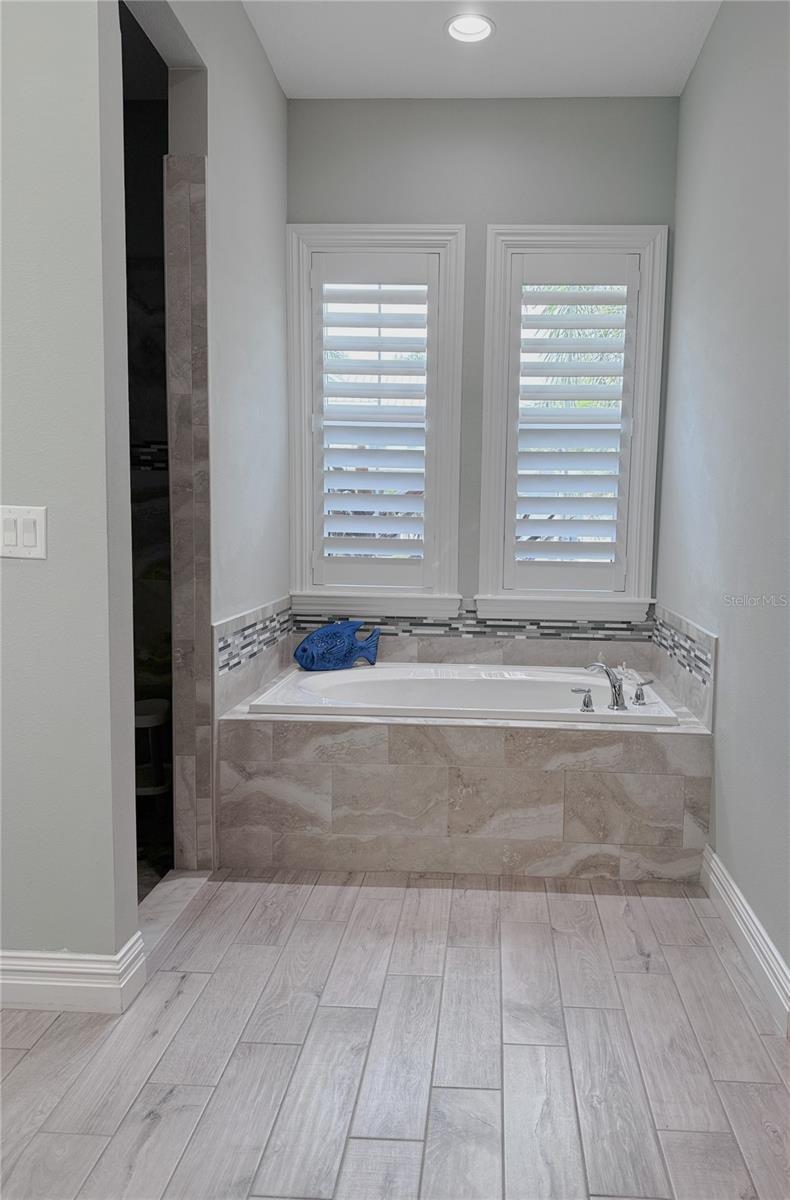 Listing photo id 19 for 717 Manns Harbor Drive