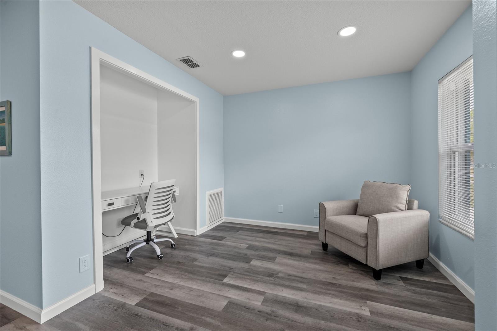 Image 3 of 26 For 2832 47th Avenue S