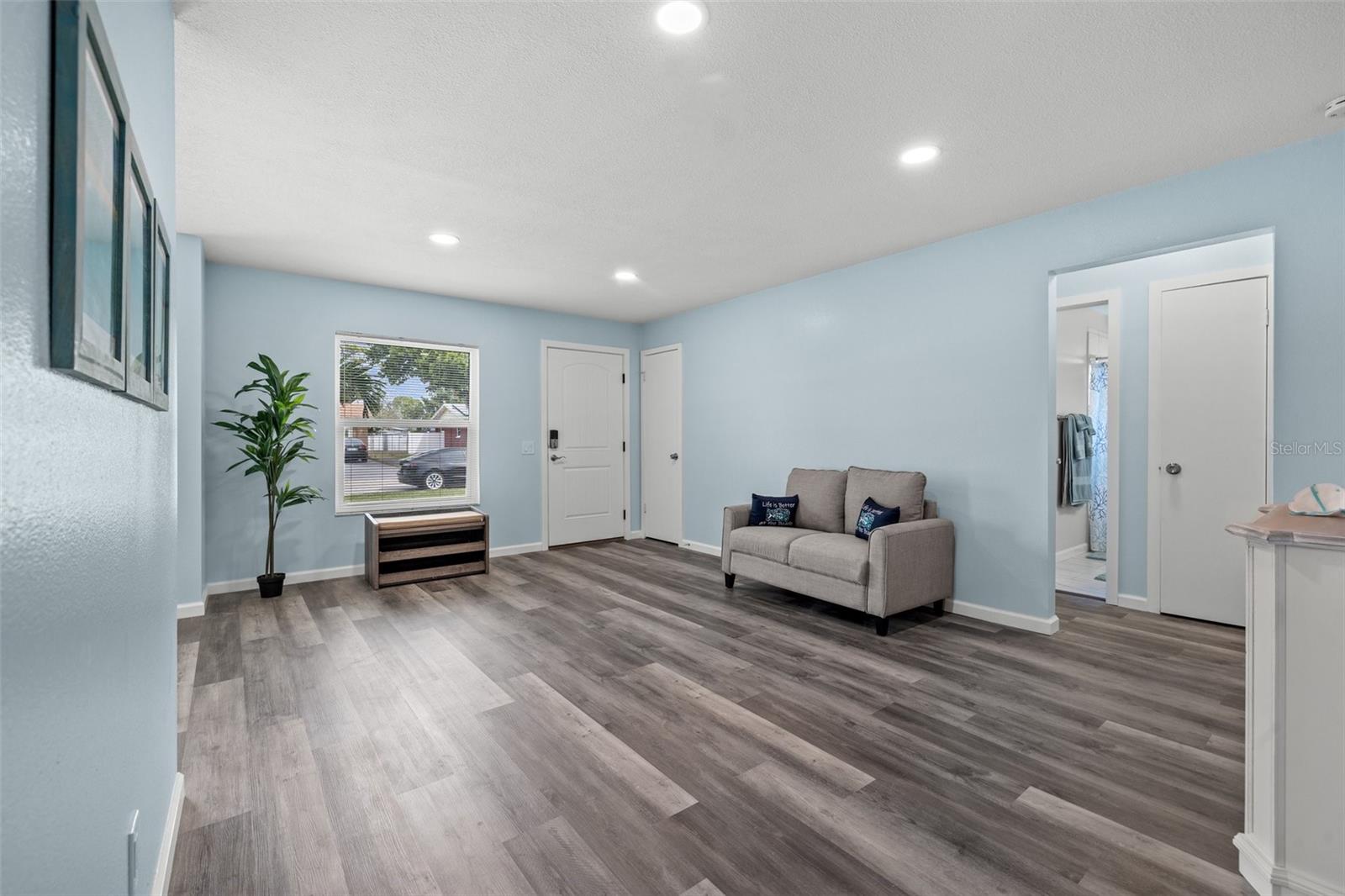 Image 4 of 26 For 2832 47th Avenue S