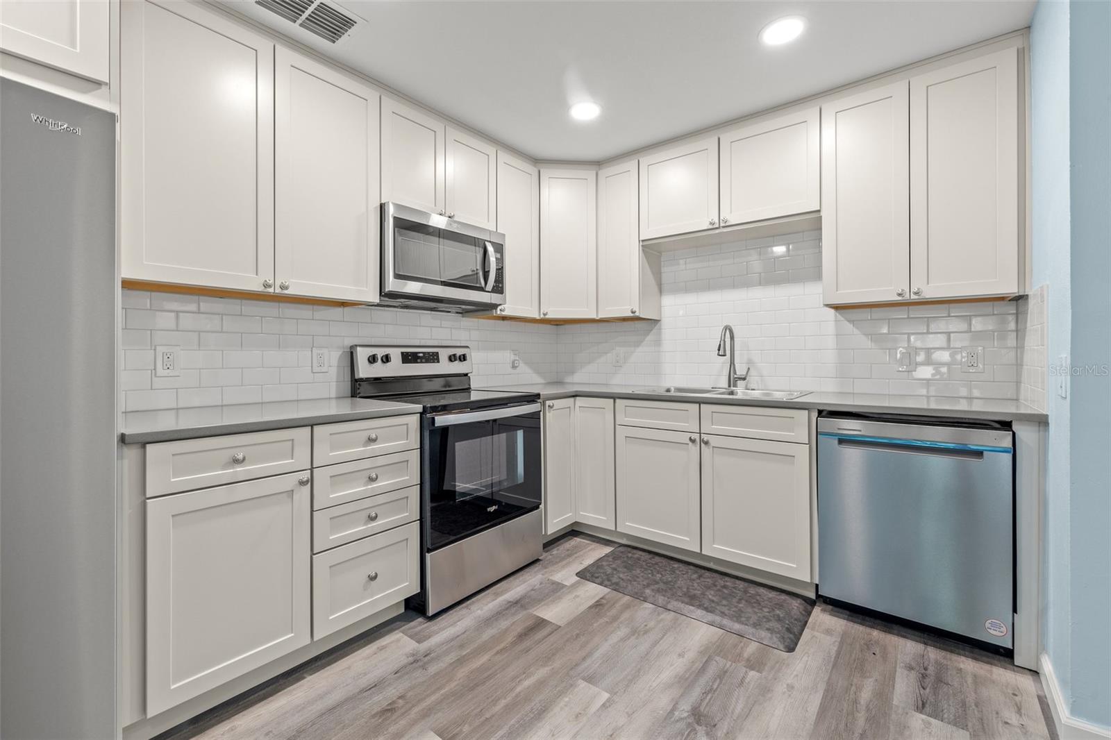 Image 7 of 26 For 2832 47th Avenue S