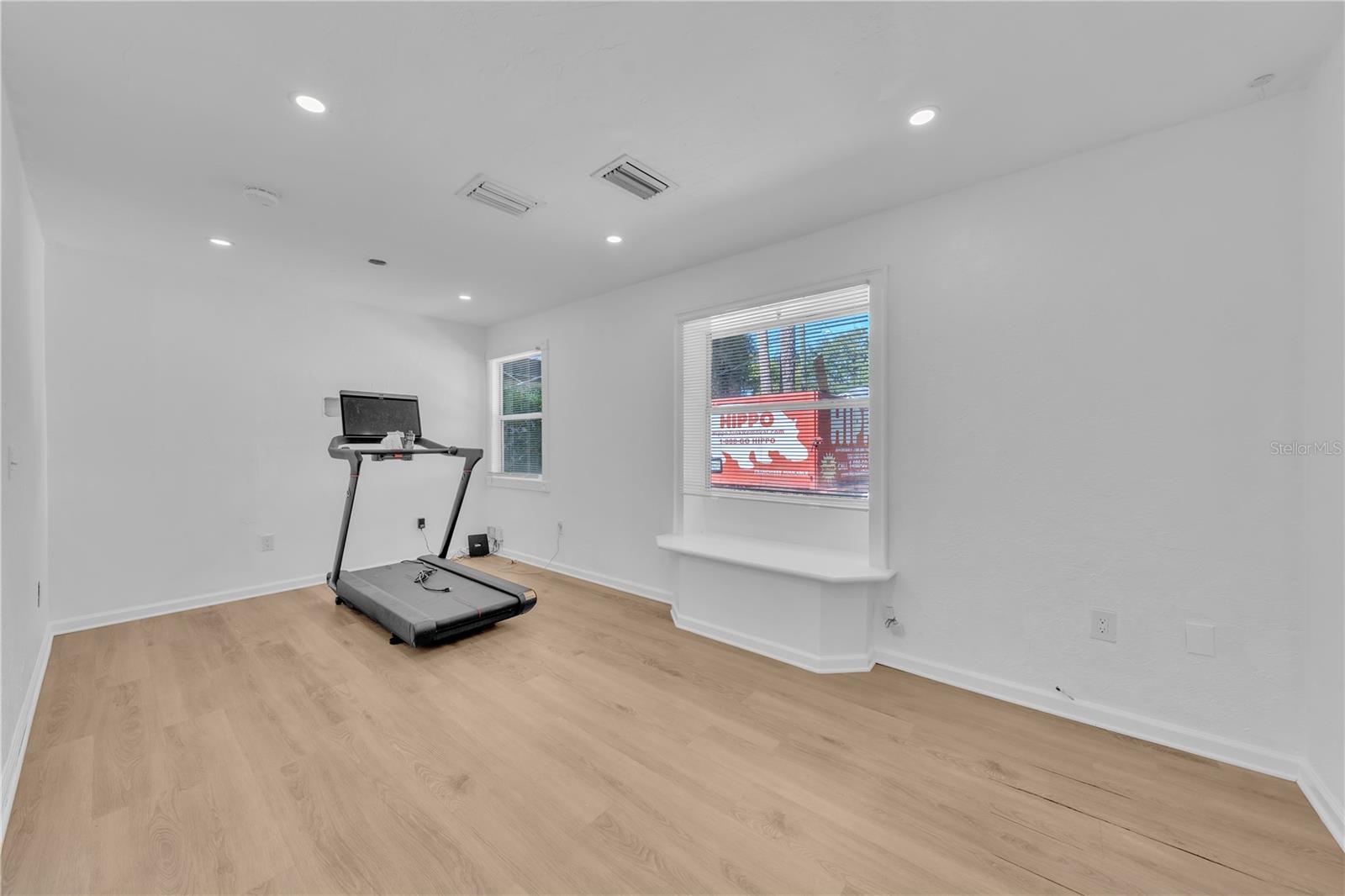 Image 35 of 47 For 314 Frances Avenue