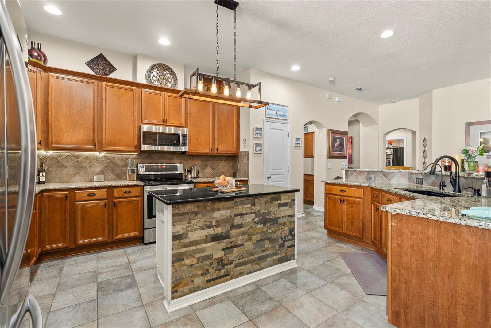 Listing photo id 14 for 21417 Cypress Tree Court