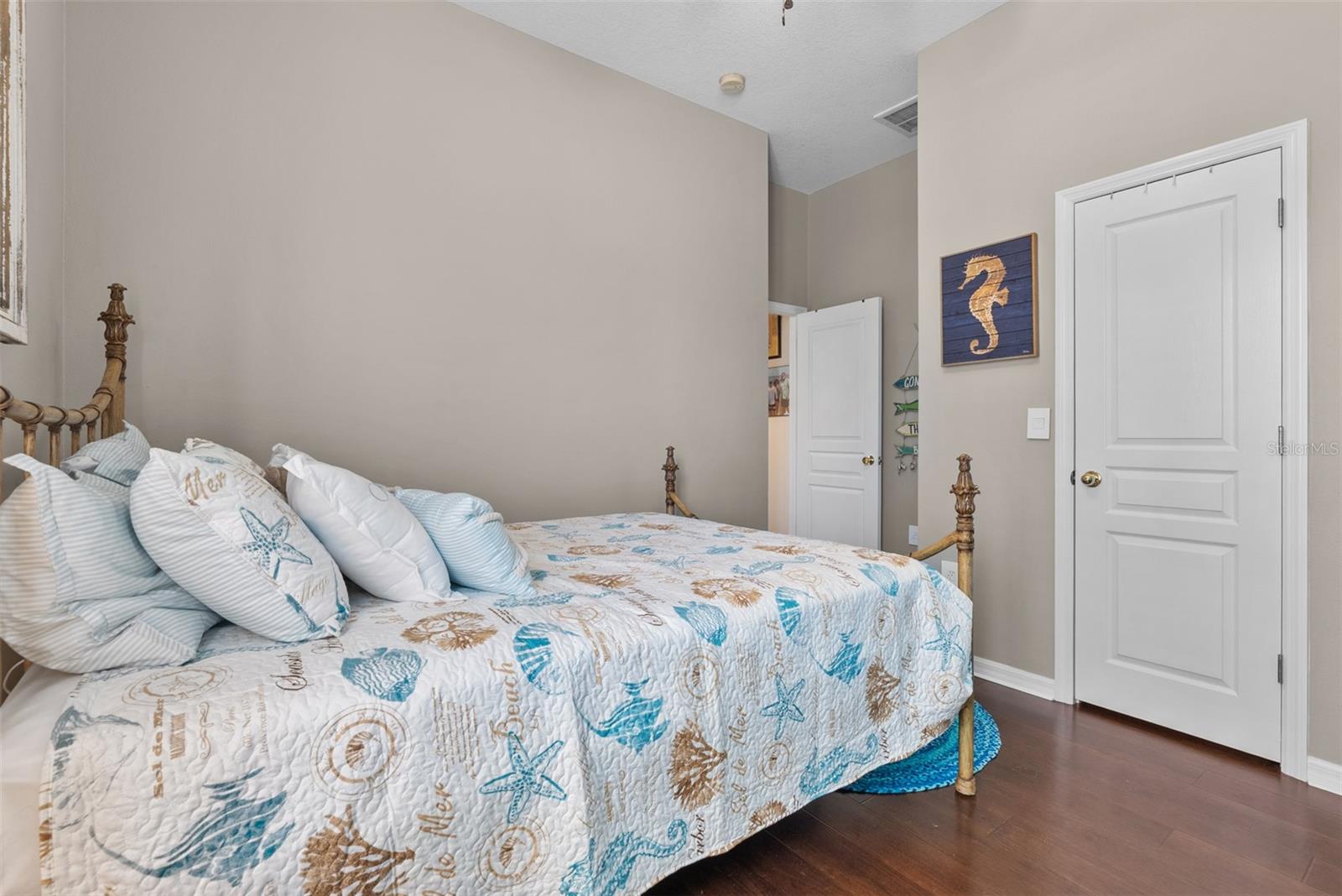 Listing photo id 30 for 21417 Cypress Tree Court