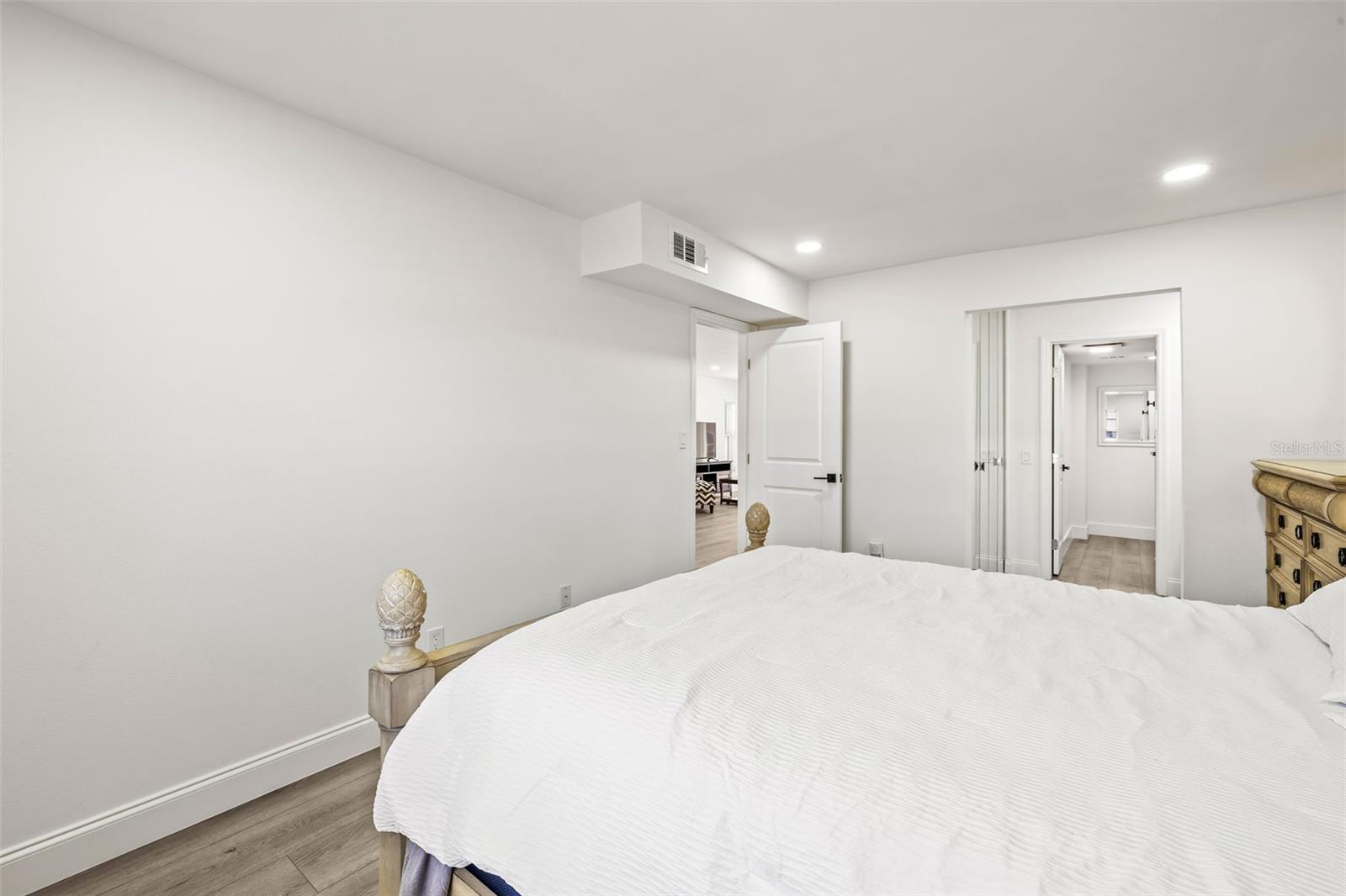 Image 11 of 24 For 2101 Cordova Green