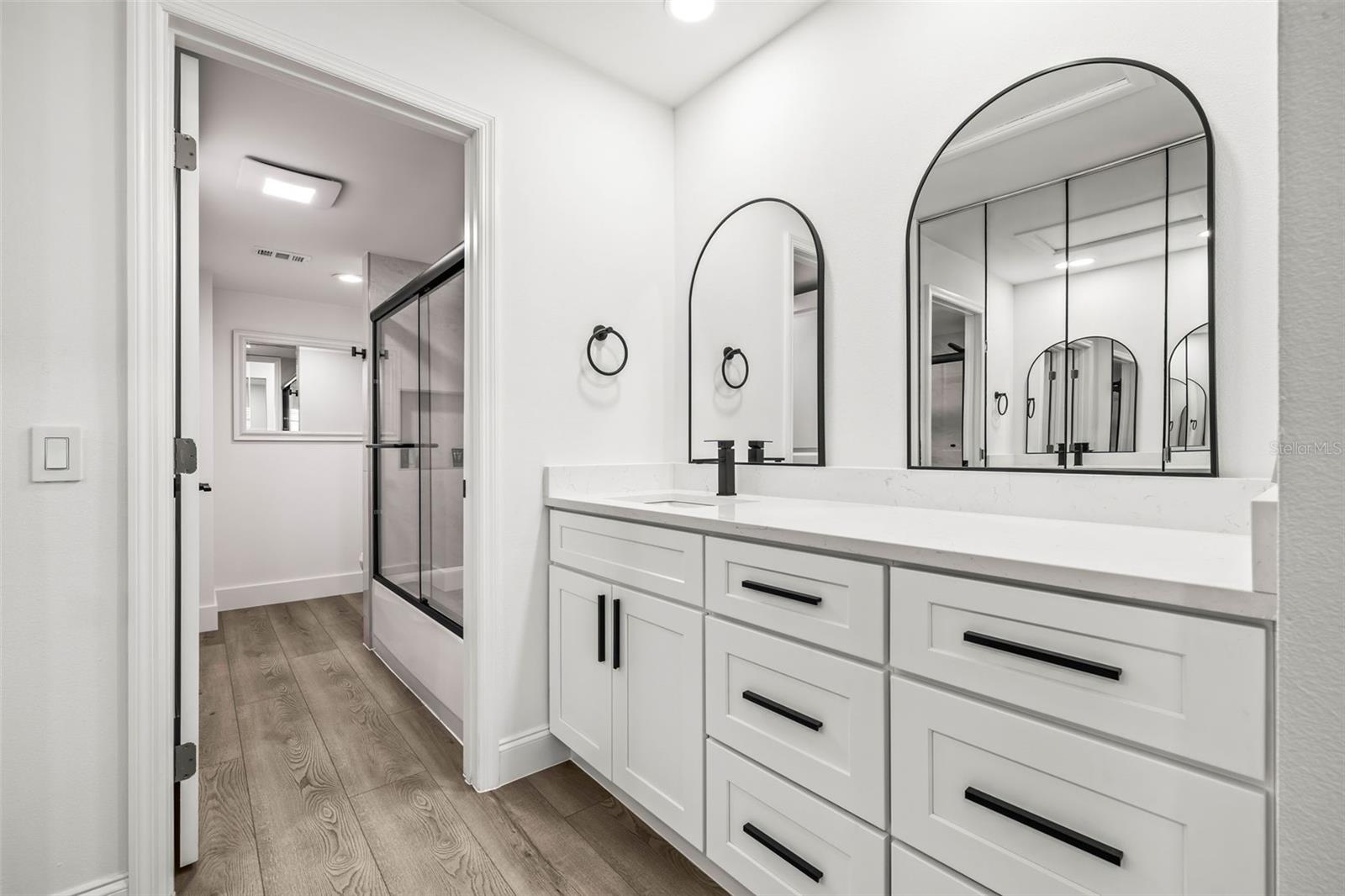 Image 12 of 24 For 2101 Cordova Green