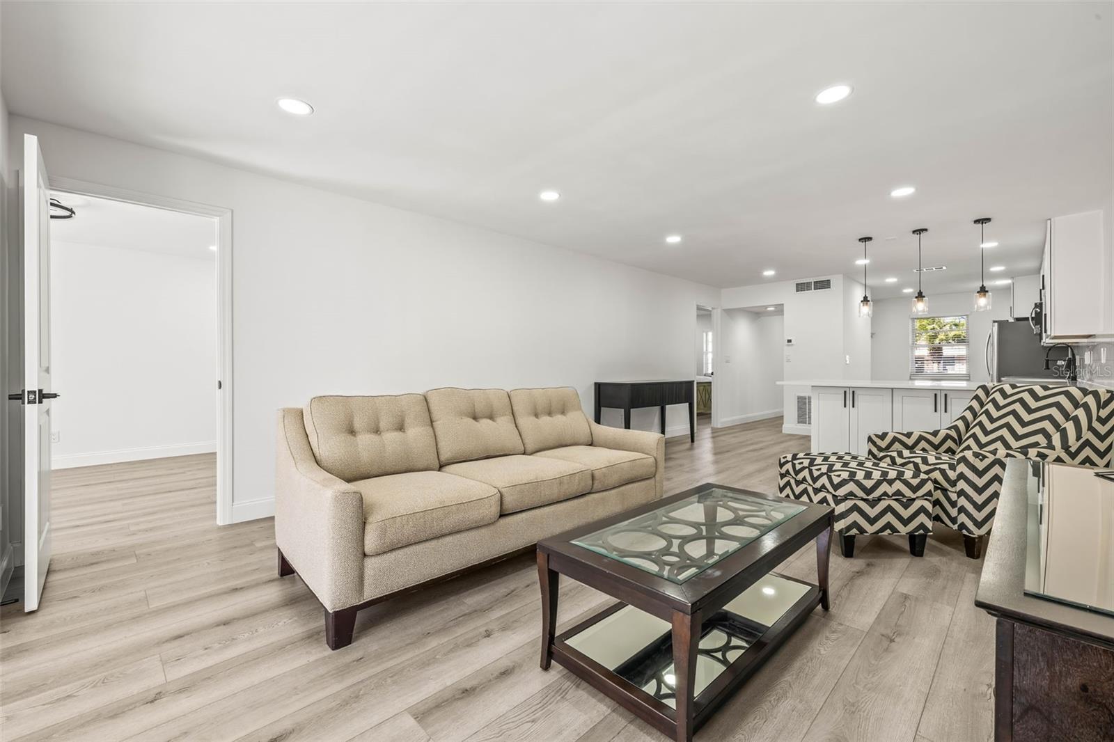 Image 2 of 24 For 2101 Cordova Green