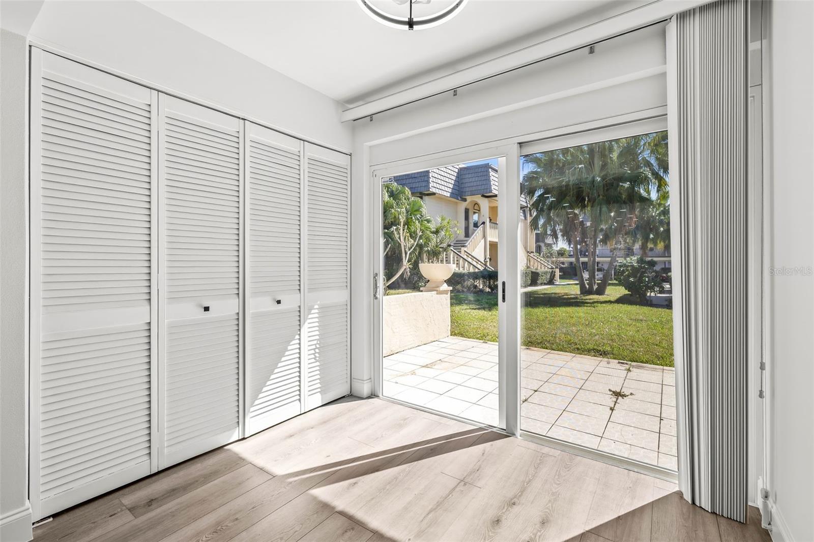 Image 8 of 24 For 2101 Cordova Green