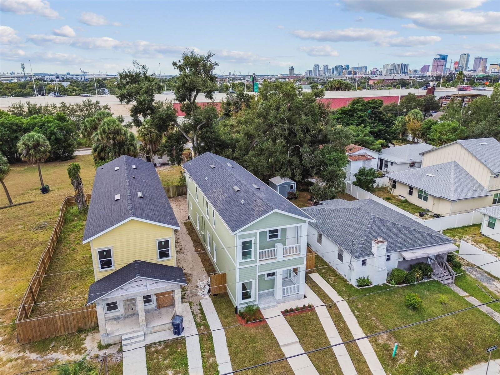 Listing photo id 15 for 2313 Columbus Drive