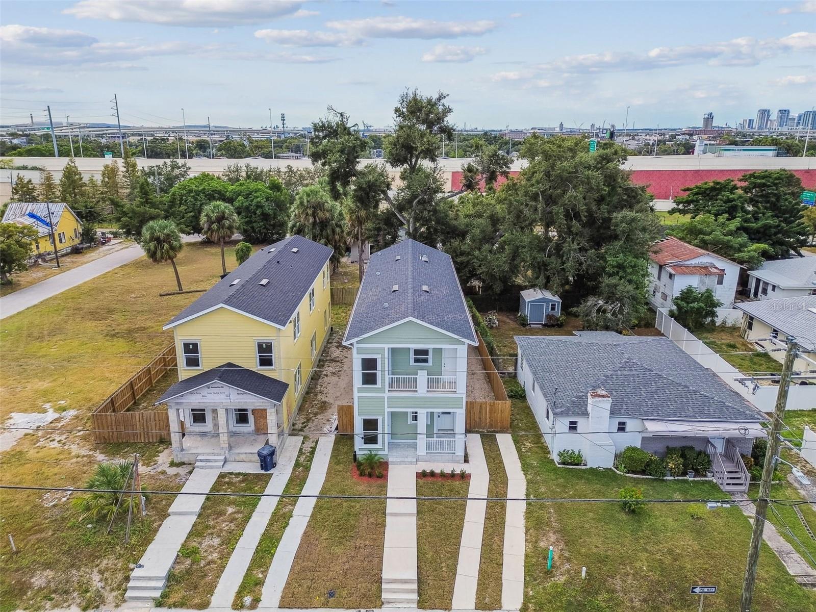 Listing photo id 16 for 2313 Columbus Drive