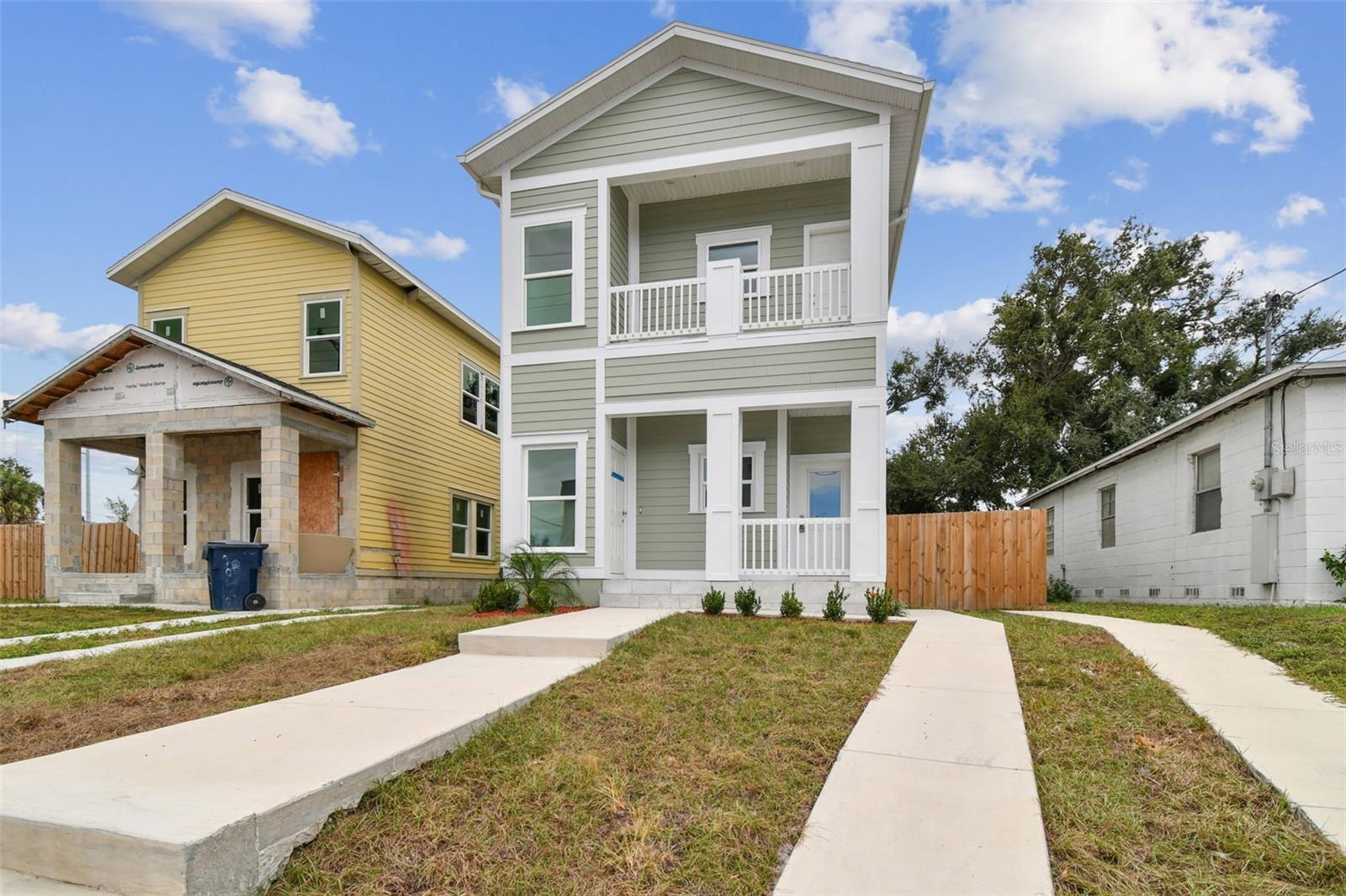 Listing photo id 0 for 2313 Columbus Drive