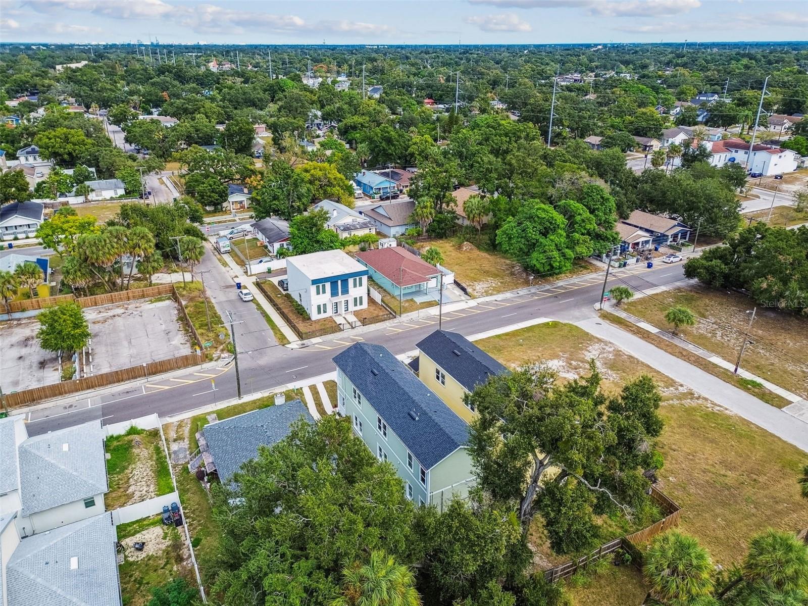 Listing photo id 27 for 2313 Columbus Drive